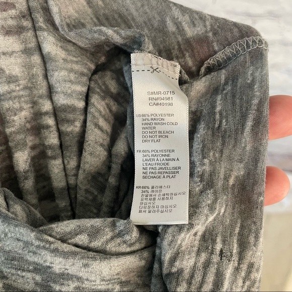 Black & Gray Rose T-shirt Large - Picture 8 of 8